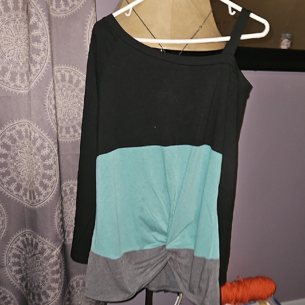 Elegant Black and Teal Long Sleeve Top